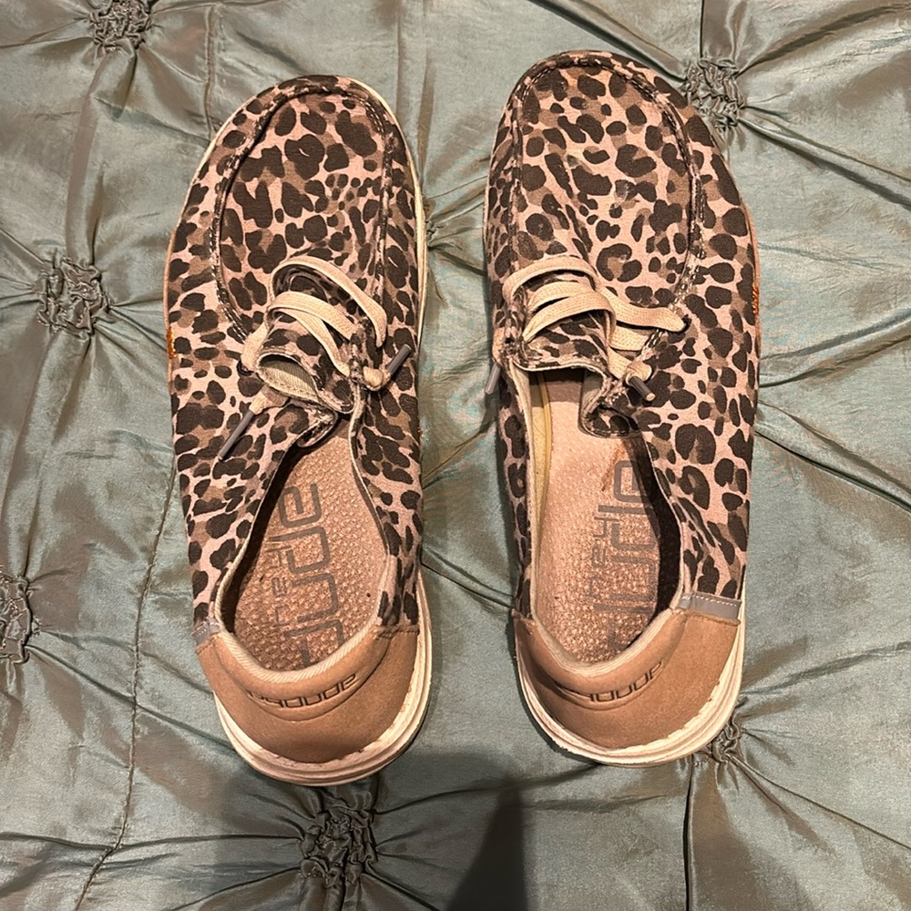 Leopard hey Dudes women size 8